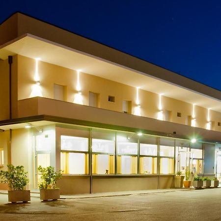 Hotel Ristorante Cesare Savignano sul Rubicone Kültér fotó