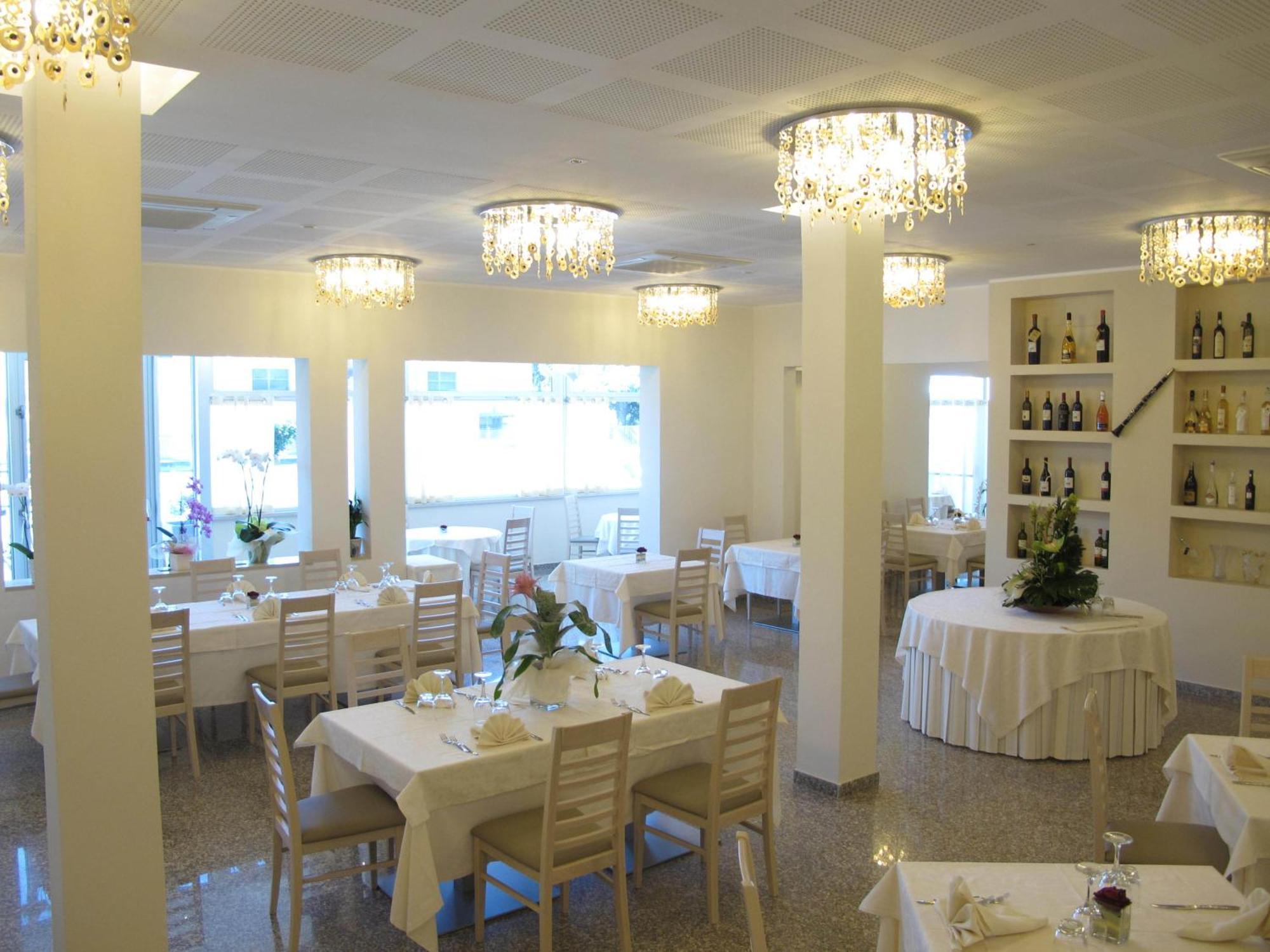 Hotel Ristorante Cesare Savignano sul Rubicone Kültér fotó
