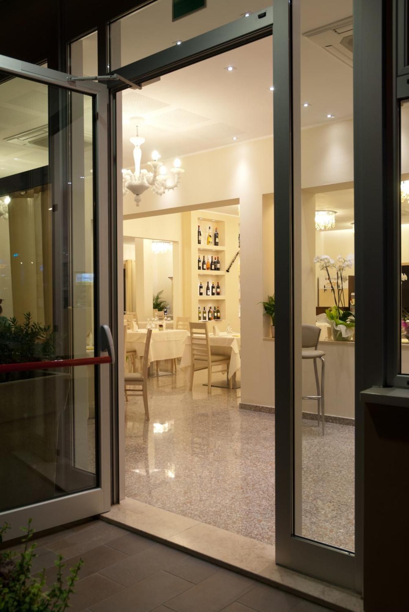 Hotel Ristorante Cesare Savignano sul Rubicone Kültér fotó